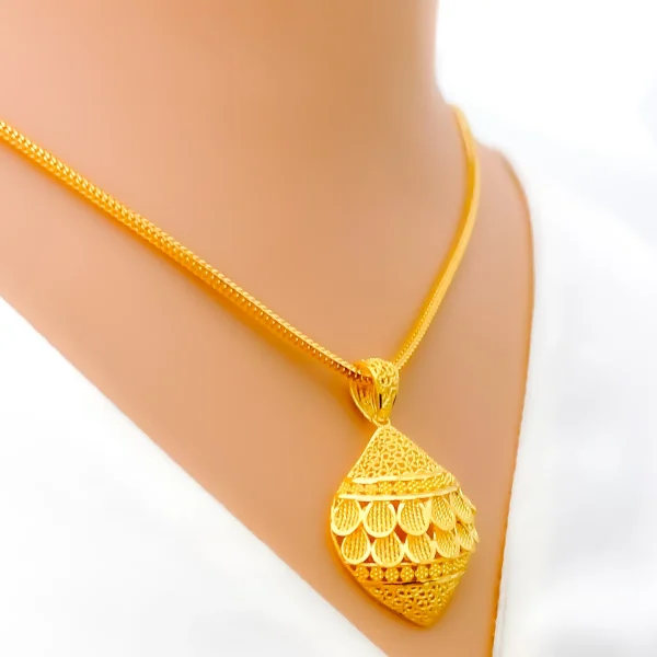 Shimmering 22K Gold Pendant Set - Image 2