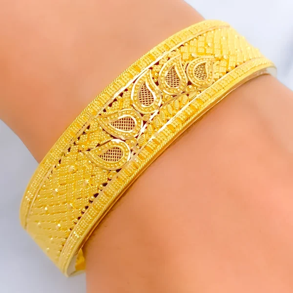 Ornamental Netted Paisley 22k Gold Screw Bangle
